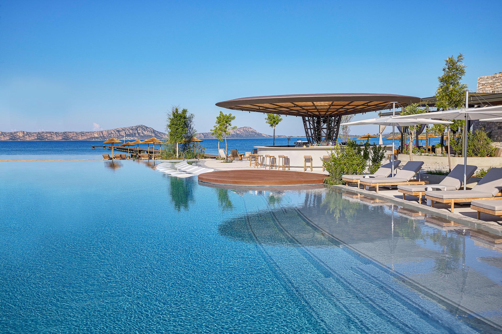W Costa Navarino