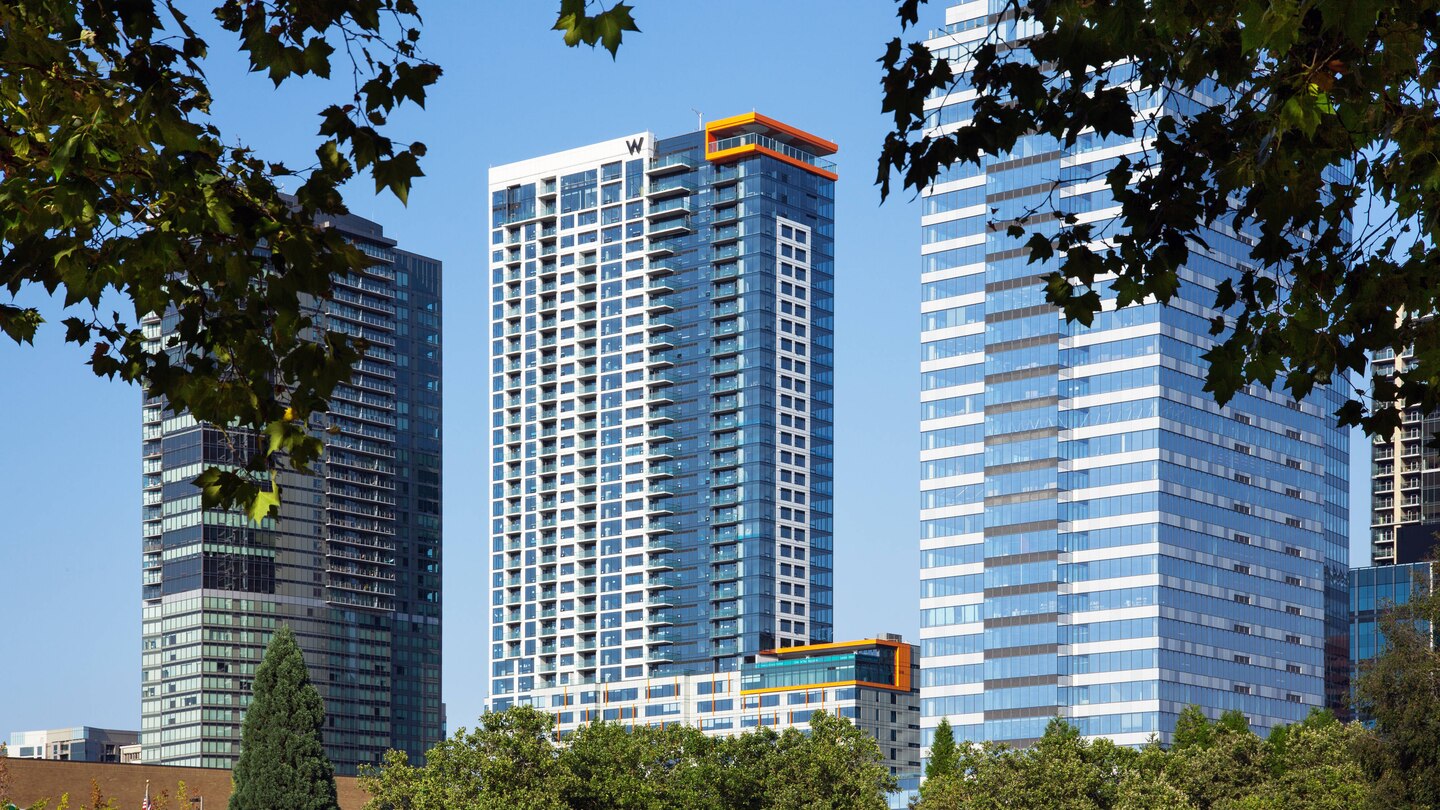 W Bellevue - 1
