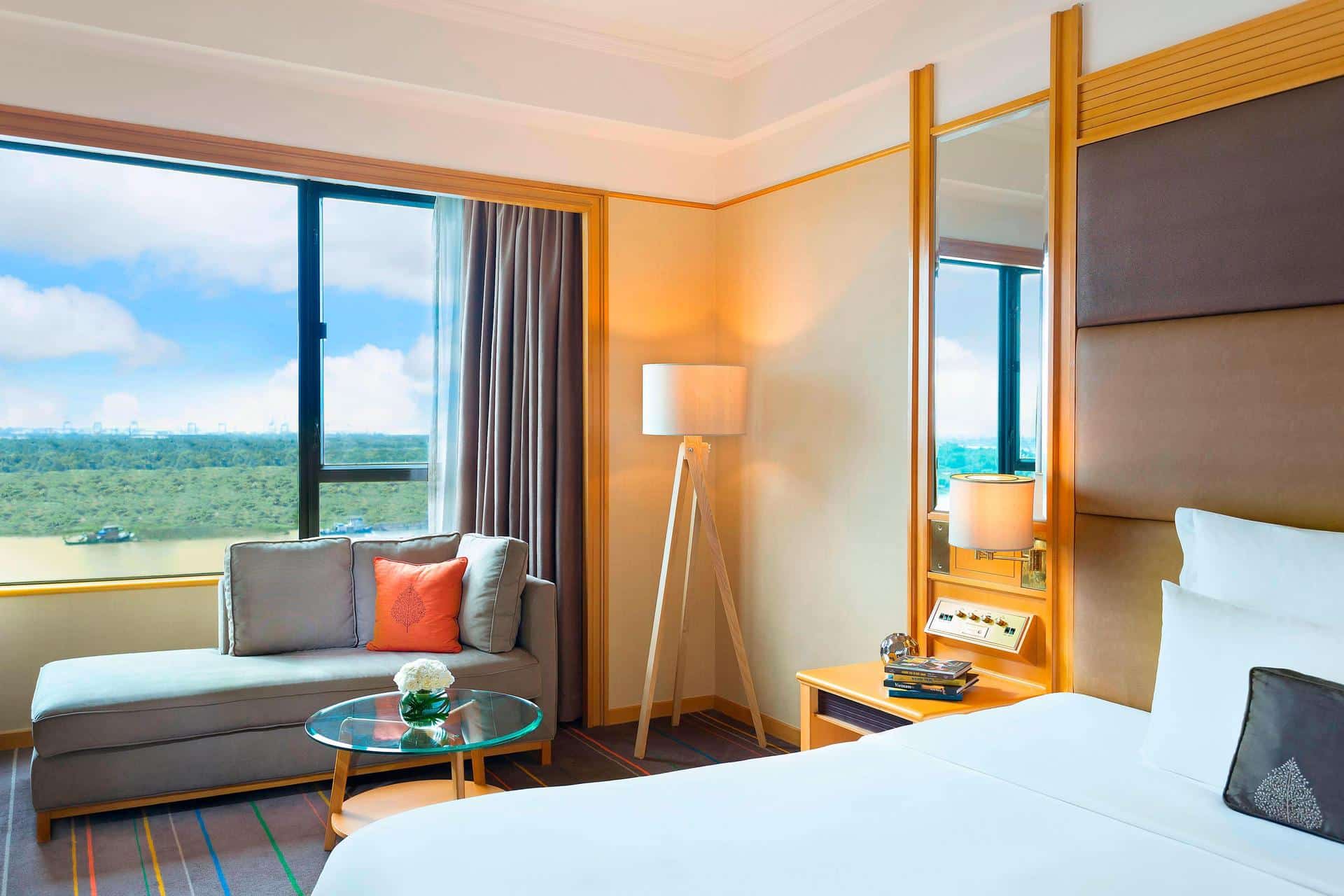 Renaissance Riverside Hotel Saigon - 4