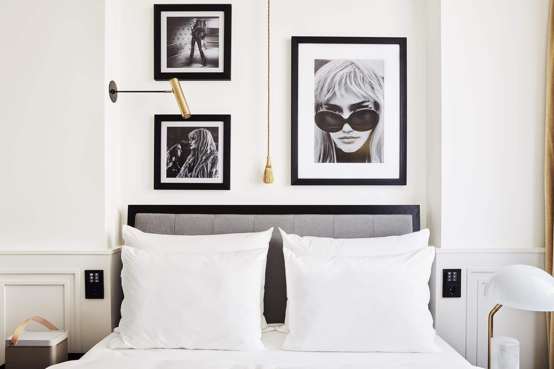 Roomers Munich, Autograph Collection - 2