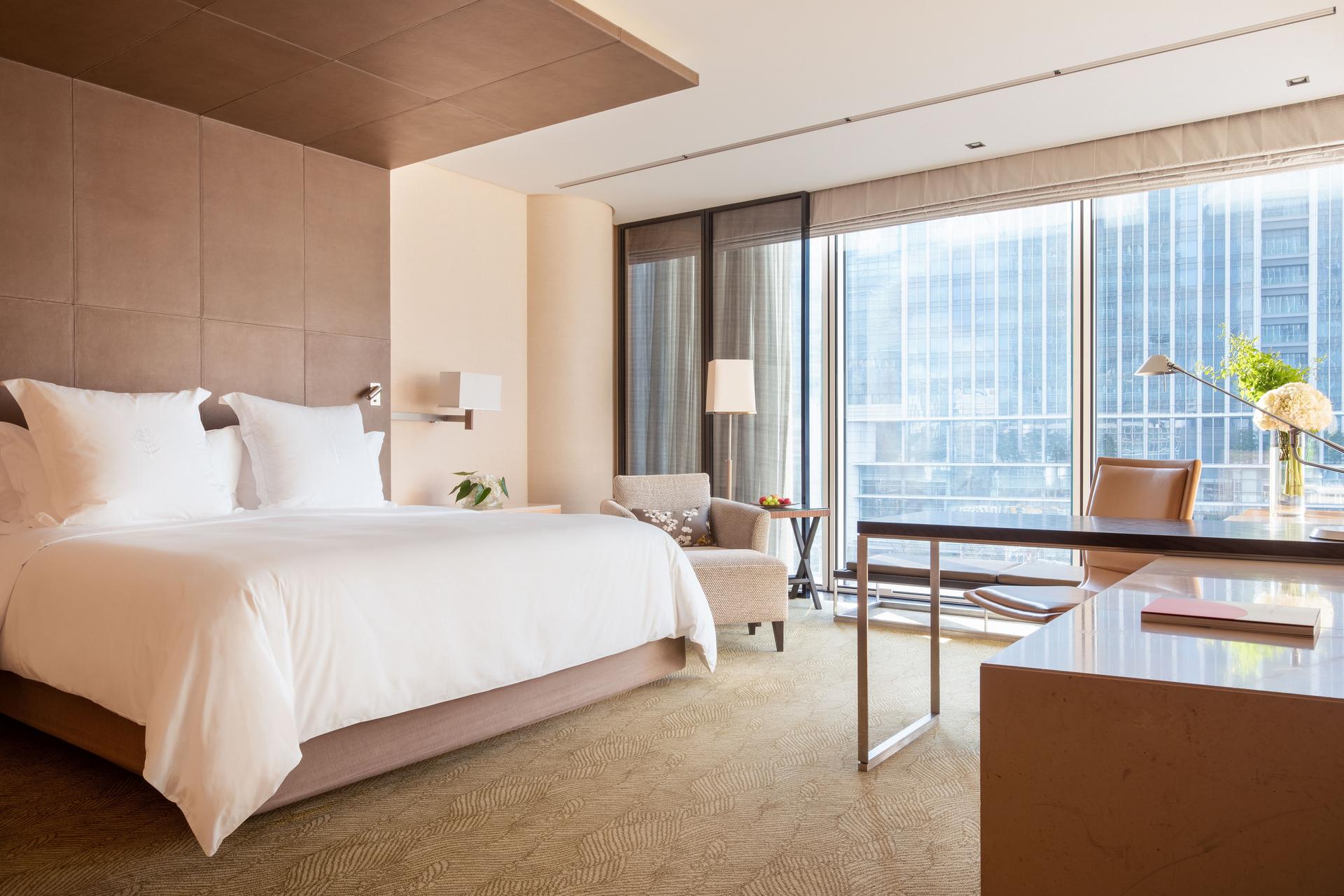 Four Seasons Hotel Tokyo at Marunouchi - 2
