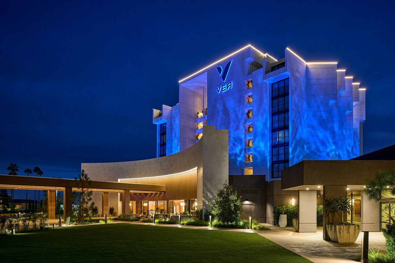 VEA Newport Beach, A Marriott Resort & Spa - 2