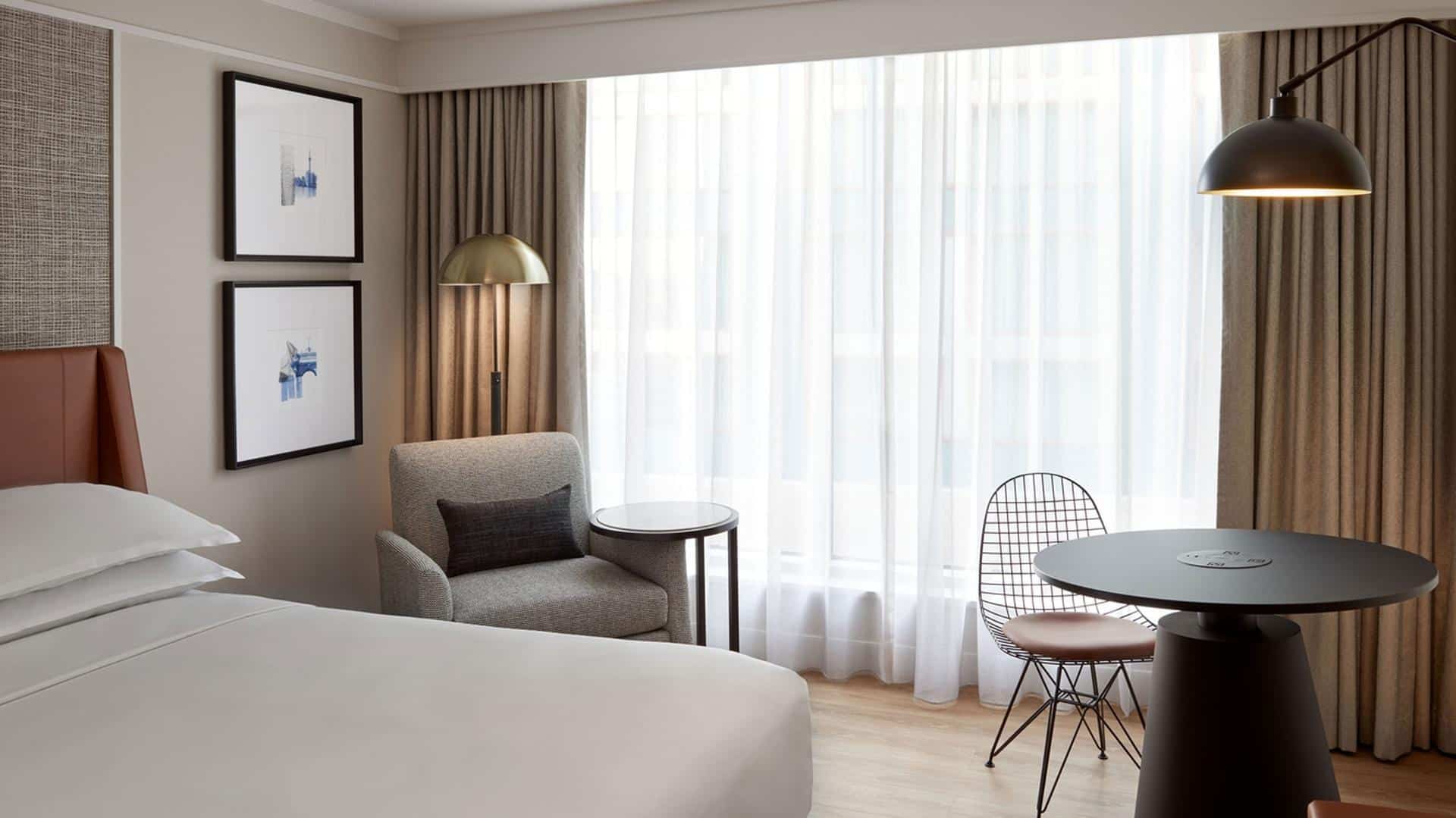 Sheraton Gateway Hotel in Toronto International Airport - 2