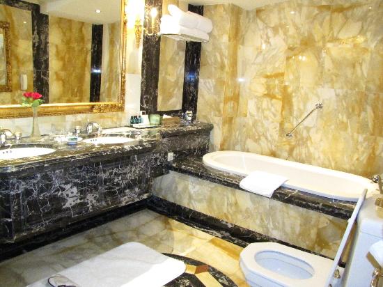 Sheraton Kuwait Hotel - 3
