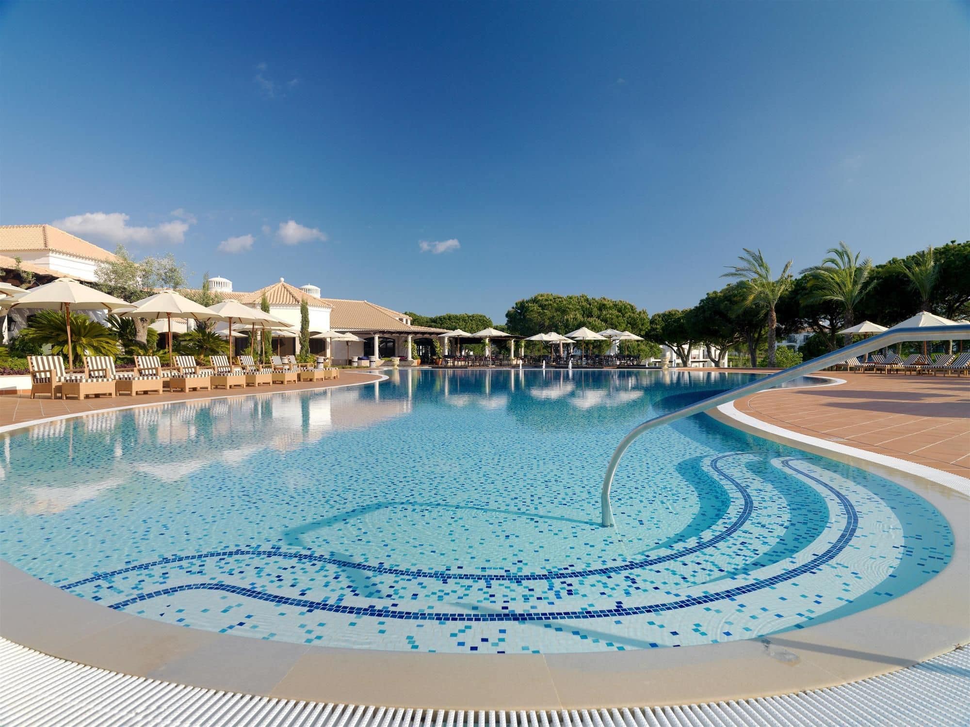 Pine Cliffs Hotel - 2