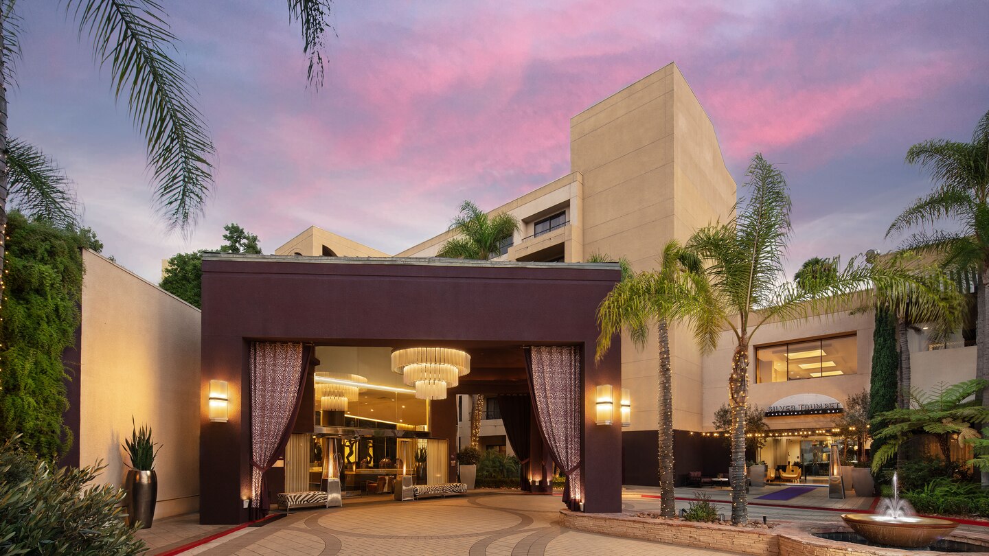 Avenue of the Arts Costa Mesa, a Tribute Portfolio Hotel