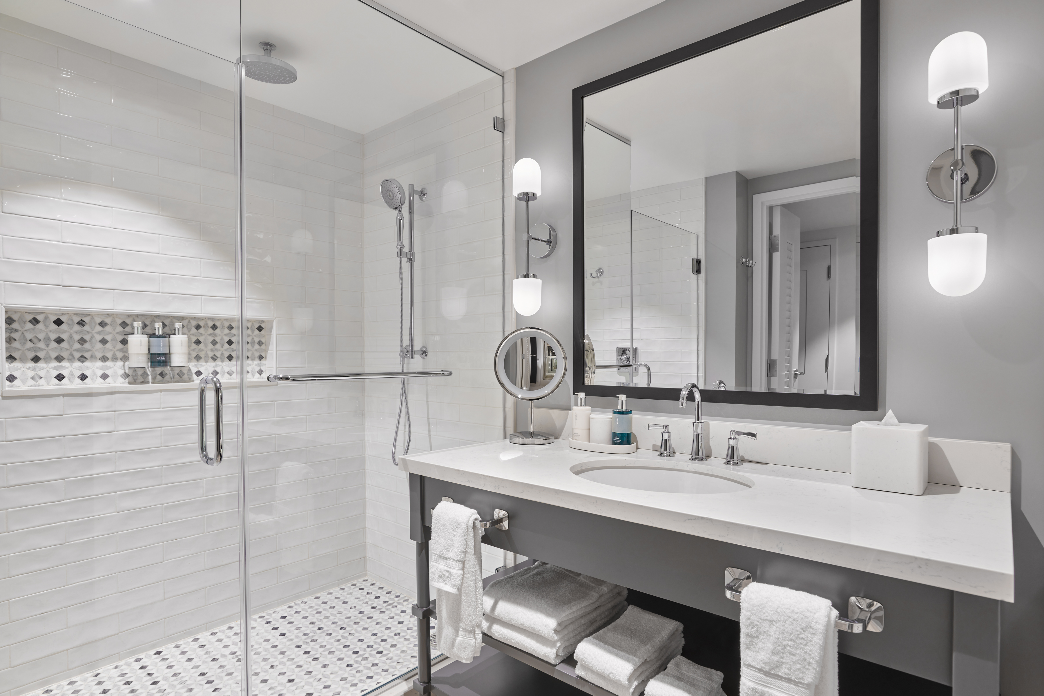 The Seabird Ocean Resort & Spa - 4