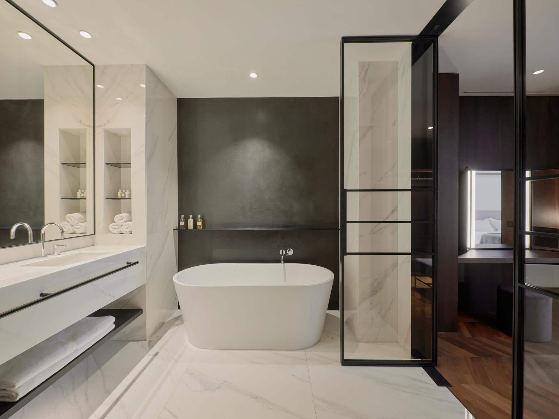 Kozmo Hotel Suites And Spa - 2