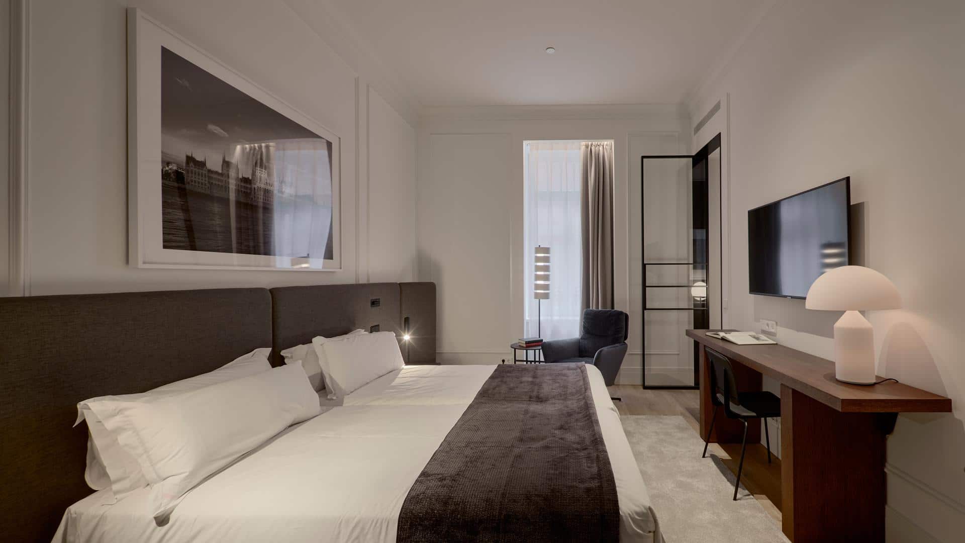 Kozmo Hotel Suites And Spa - 3